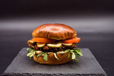 Хрустящий куриный бургер