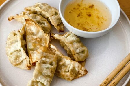 Гедзы, жаренные с овощами