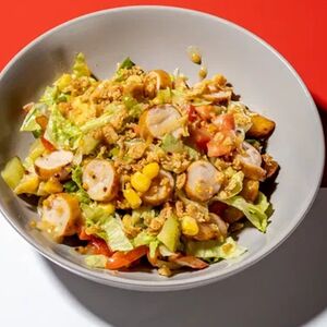 Теплый салат с колбасками