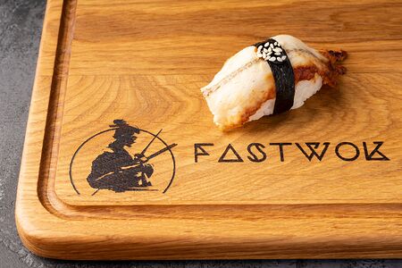 Суши с угрём