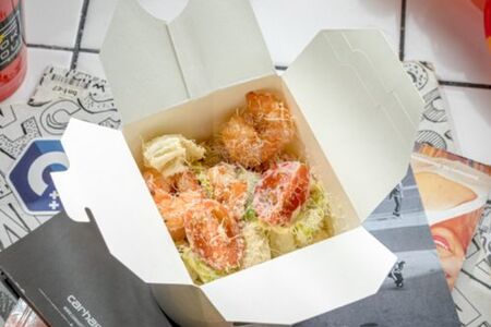 Салат Цезарь по-китайски с креветками