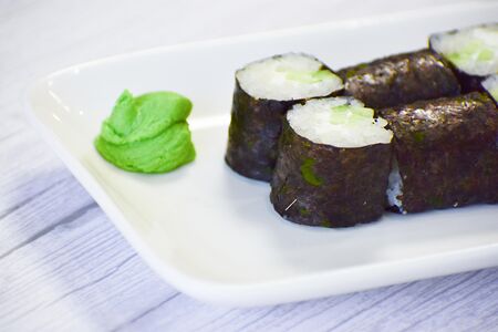 Мини-ролл с огурцом