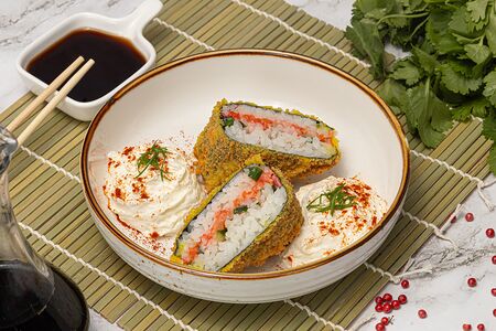 Онигири обжаренный с лососем