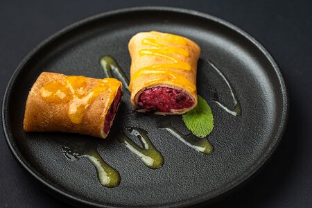 Блин со смородиной