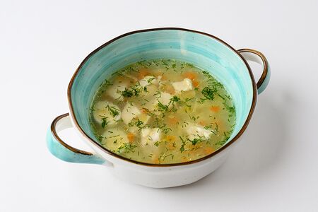 Куриный бульон с домашней лапшой и яйцом