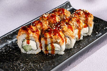 Запеченный ролл с угрем