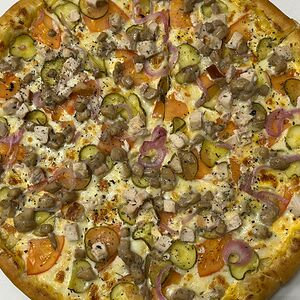 Большая пицца с курицей и сыром