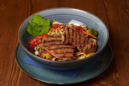 Вок с говядиной