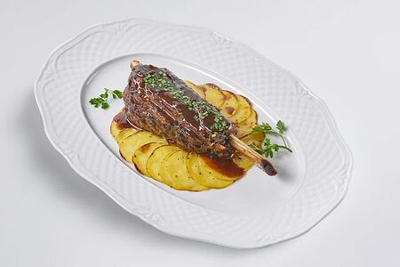 Томленое говяжье ребро с картофельным татеном