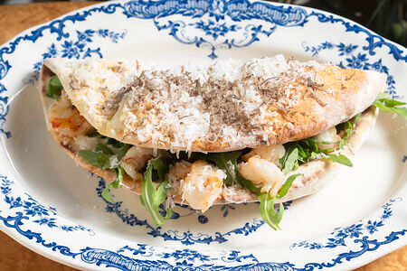 Пита с креветкой и трюфелем 