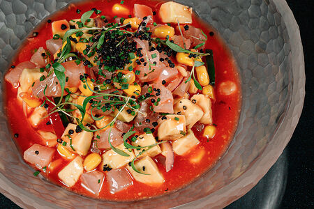 Севиче из дикого сибаса с соусом из сладких томатов