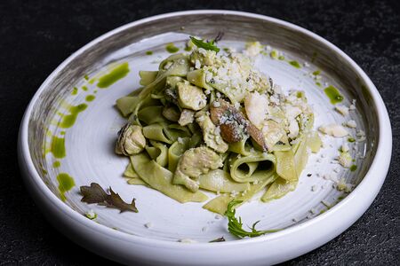 Фетучини с курицей и грибами 