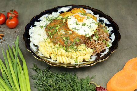 Бифштекс с яйцом