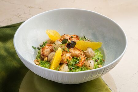 Гребешки и креветки с птитимом