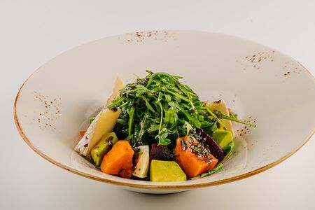 Салат с запечённой тыквой и свёклой