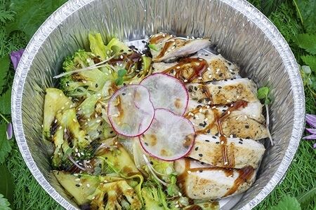 Филе куриное гриль с зелёными овощами