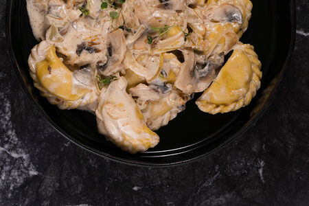 Вареники с картофелем и грибным жюльеном