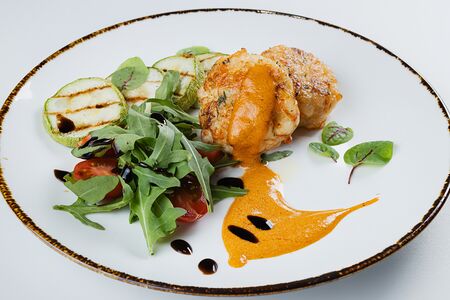 Котлеты из тигровых креветок с соусом Биск 