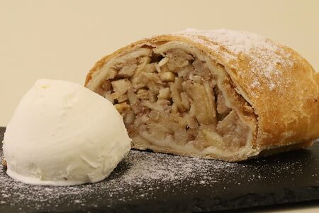 Штрудель яблочный