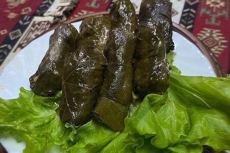 Долма постная из виноградных листьев