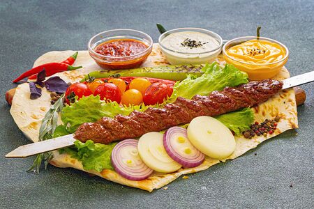 Люля-кебаб из баранины в ланч-боксе 