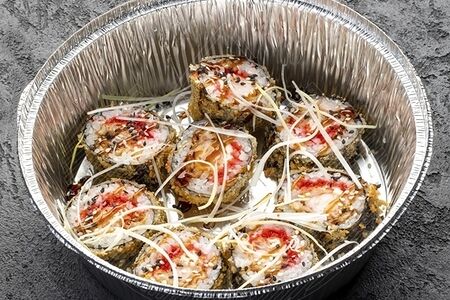 Тёплый ролл с креветкой и икрой масаго