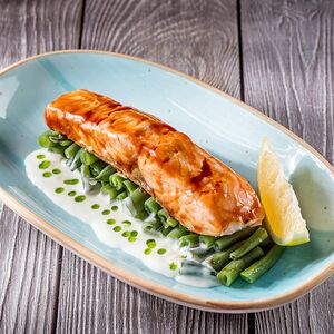 Филе лосося с фасолью