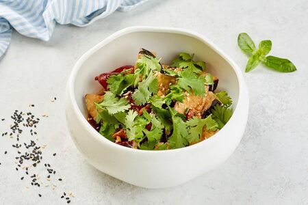 Баклажан вок