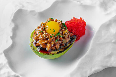 Речной угорь с огурцом и соусом унаги