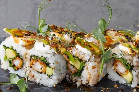 Креветка темпура с тунцом блюфин и соусом терияки