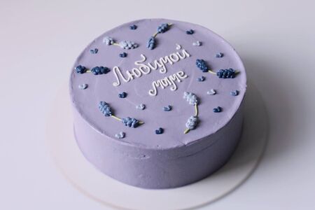 Торт сиреневый с цветами любимой маме