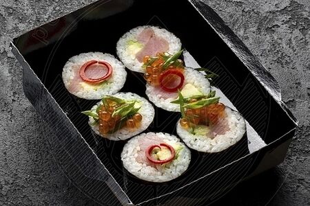 Ролл с тунцом и икрой лосося