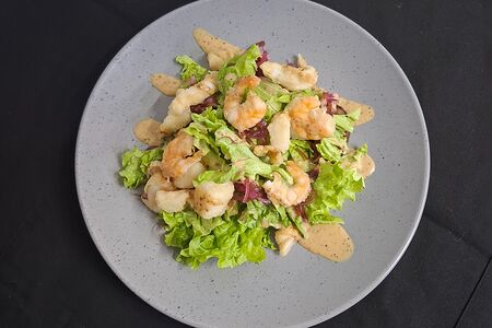 Салат с морепродуктами 