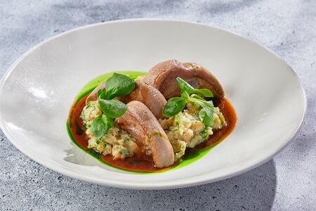 Язычки ягнят с грибным муссом