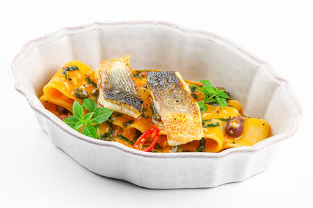 Паккери с дикой рыбой на белом вине