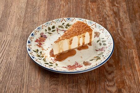 Творожный торт с карамелью