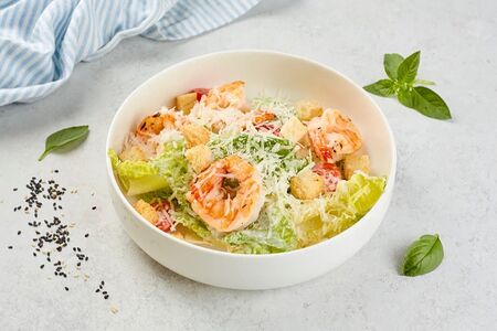 Цезарь с креветками 