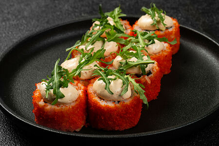 Ролл с креветкой темпура и соусом спайси