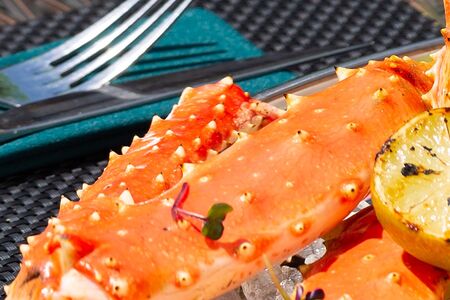 Фаланга камчатского краба, запеченная с соусом бешамель