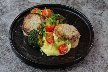Котлеты из индейки с картофельным кремом