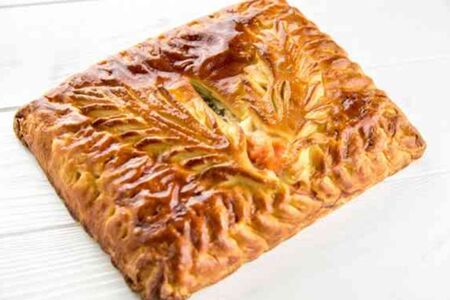 Целый пирог с лососем