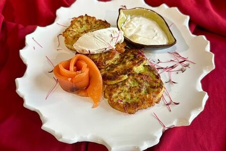 Оладьи из кабачков с лососем