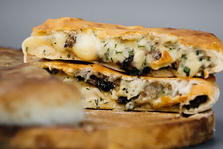 Осетинский с грибами и сыром