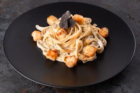 Паста с гребешком и трюфельным соусом