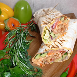 Шаурма из курицей и картофелем фри