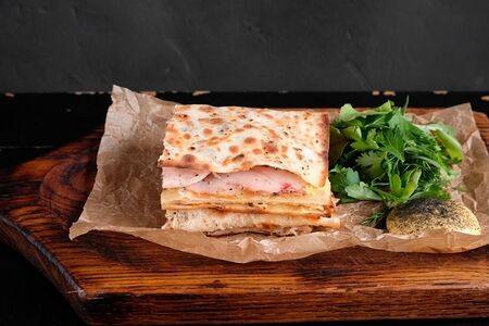 Пастрами из индейки в обожженном лаваше