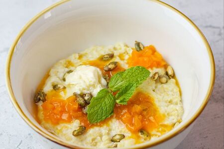 Сливочно-пшенная каша с тыквенным вареньем