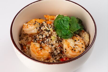 Жареный рис с креветками