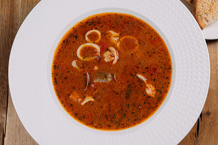 Рыбный суп с морепродуктами