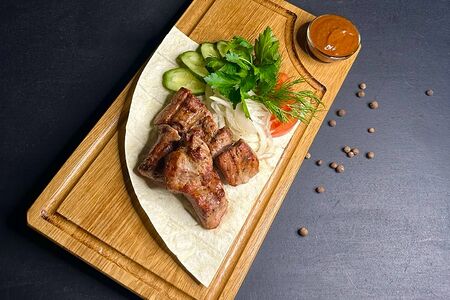 Шашлык из свинины с гарниром Победа и успех